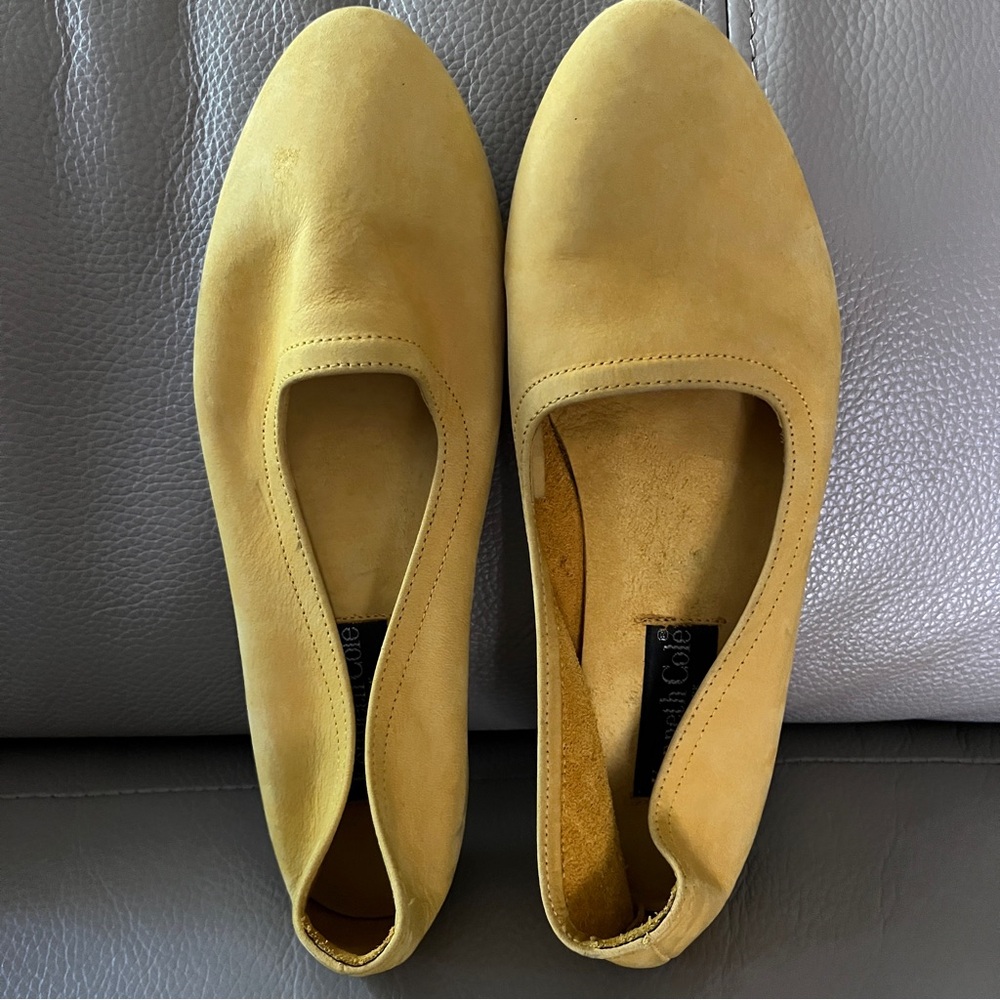 KENNETH COLE NEW YORK Yellow Suede Flats Italy shoe sz Women *6 Narrow *Display